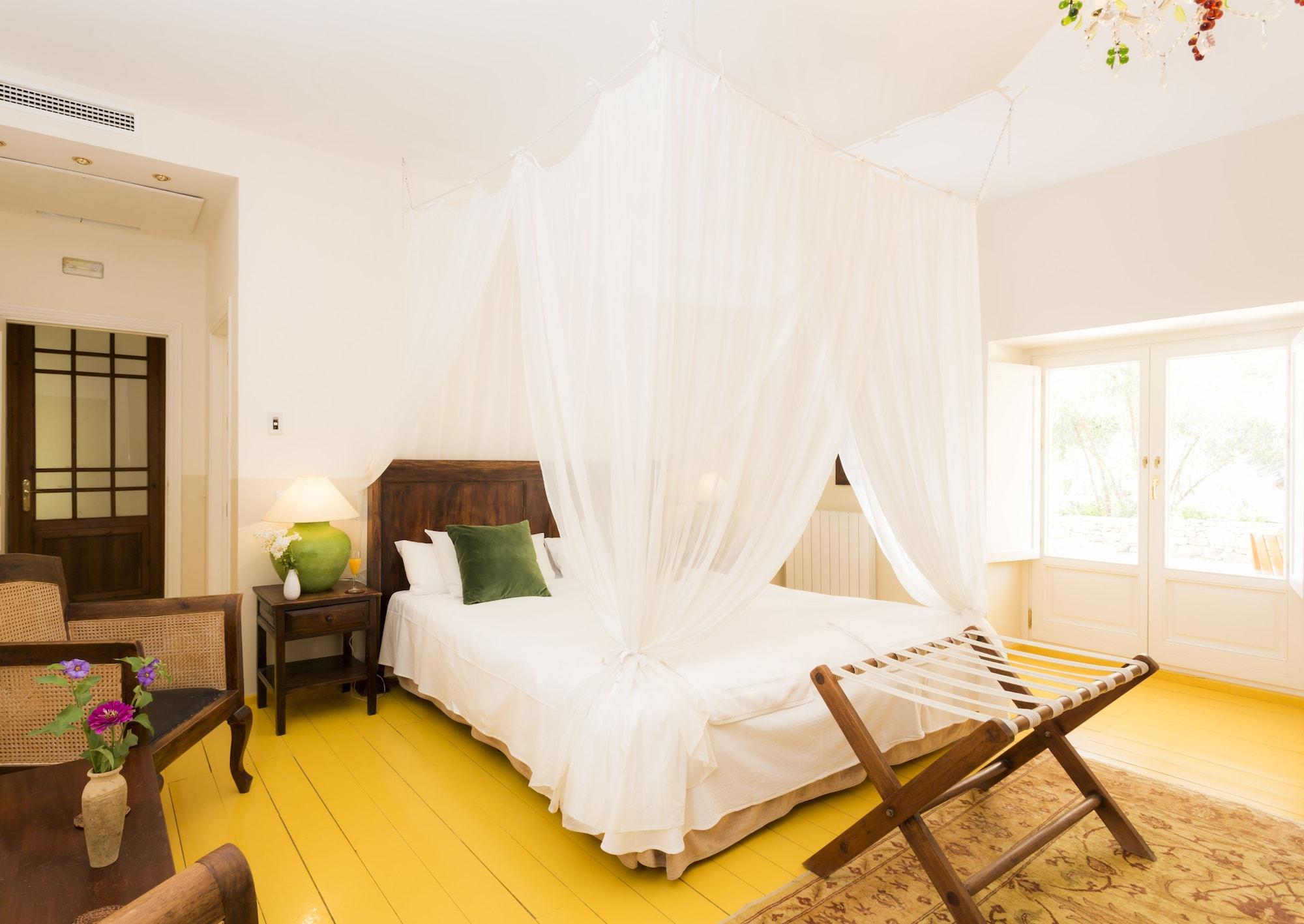 Hotel La Fuente De La Higuera 4*