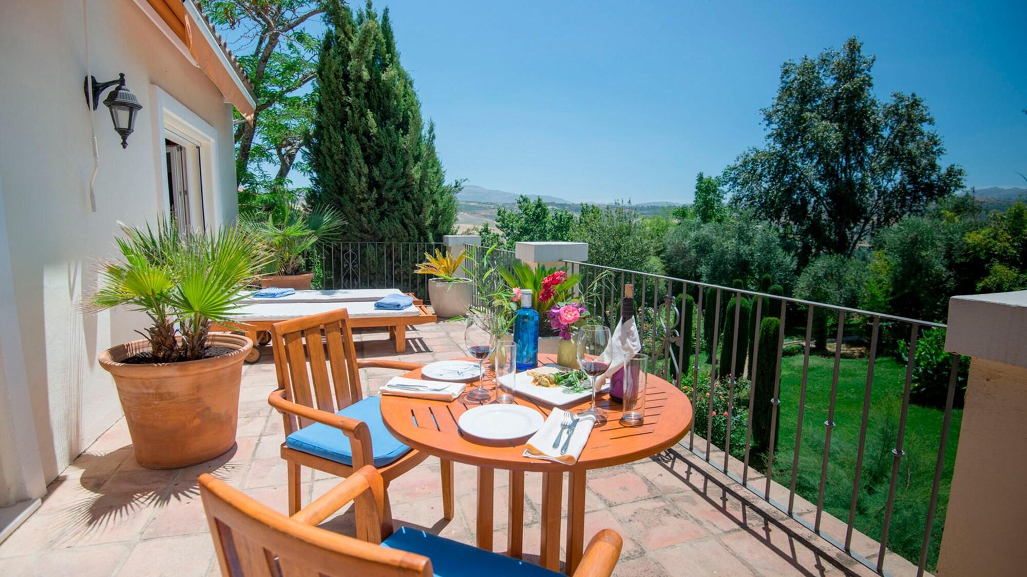 Hotel La Fuente De La Higuera 4*